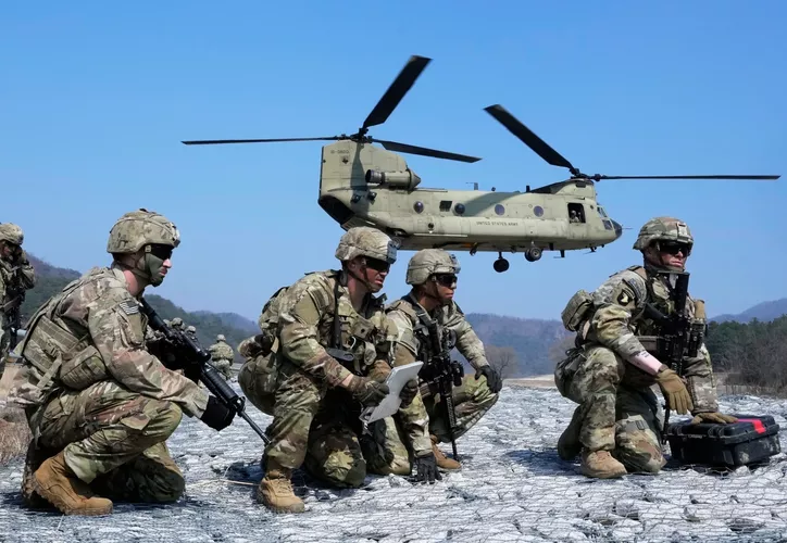 Tribunal declara ilegal veto de Trump a militares transgénero