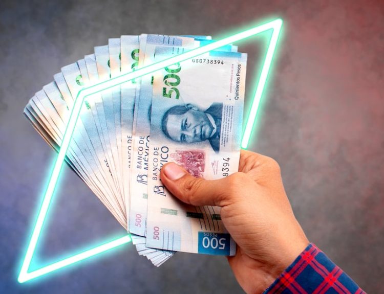Tono ‘serio’ de la Fed sobre subir la tasa de interés afecta al peso: ¿Cuánto perdió ante el peso HOY?