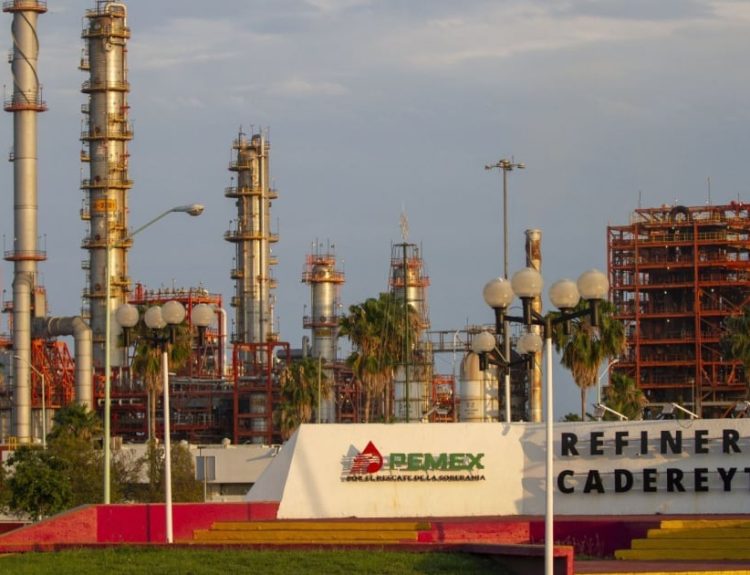 Nuevo director de Pemex ‘presume’ 5 trimestres de producción petrolera estable; así es cómo lo logró