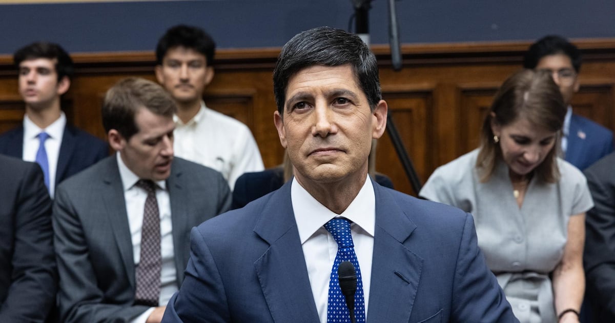 Fed no tolerará altos niveles de inflación, reafirma Kevin Warsh